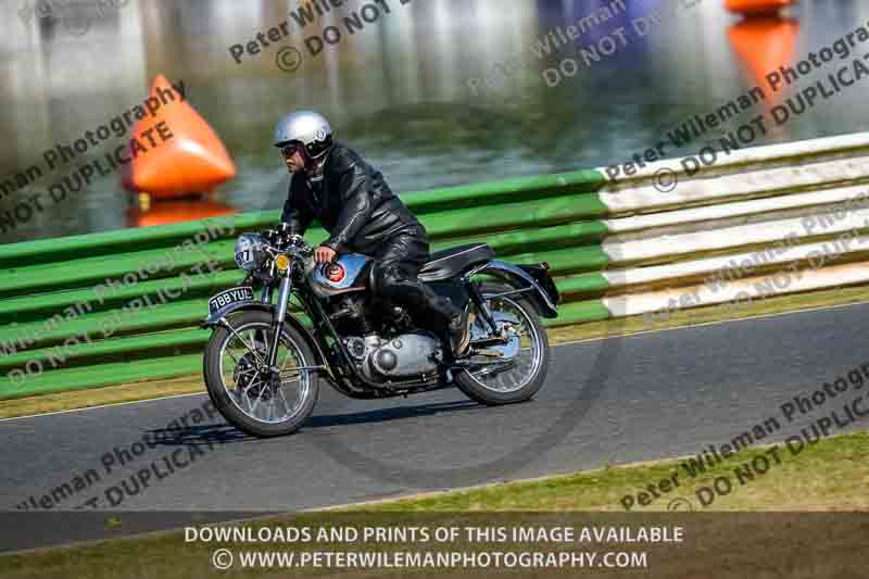 Vintage motorcycle club;eventdigitalimages;mallory park;mallory park trackday photographs;no limits trackdays;peter wileman photography;trackday digital images;trackday photos;vmcc festival 1000 bikes photographs